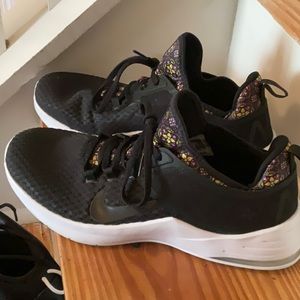 Women’s Nike Air Sneakers Women’s 10.5-11